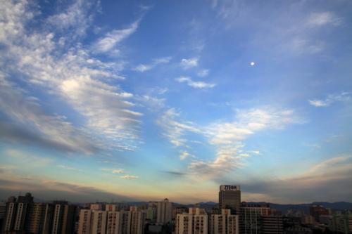 窗外的天空
