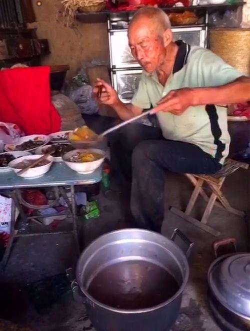 学习与祖父母一起做饭