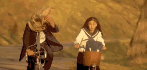她是个乐于助人的人