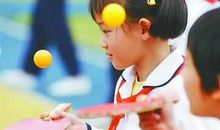 我和妈妈打乒乓