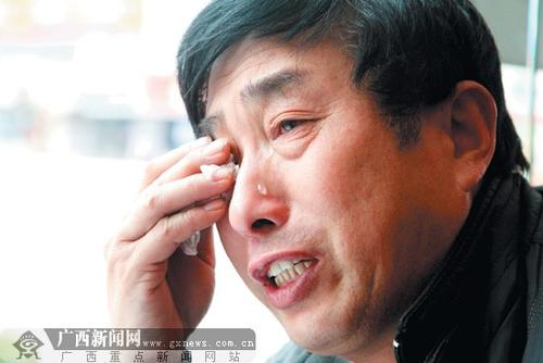 那天他的脸上闪烁着泪水