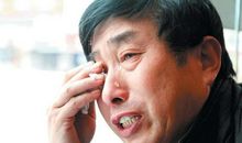 那日泪闪在他的脸上