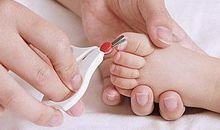 我为妈妈剪指甲