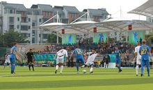 一场激烈的校园足球赛