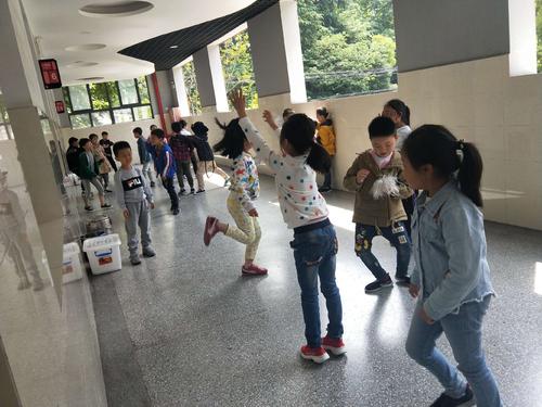 类之间的走廊