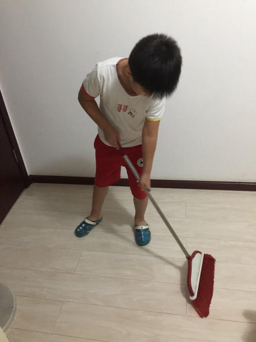 最光荣的工作是擦拭橱柜