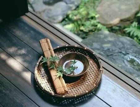 喝一半的明月，享受一生