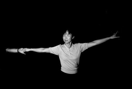 坐在凳子上的盲人游戏