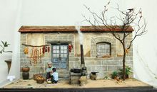 她老了，物旧了