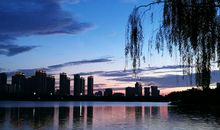 夜幕下的长河公园