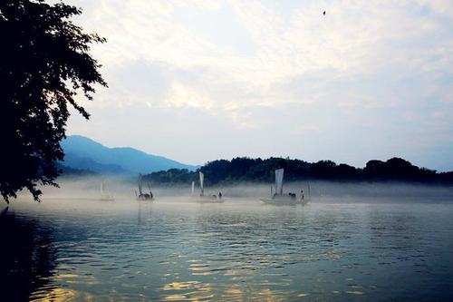 美丽的古岩画村