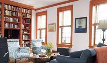 窗框里的玫瑰花