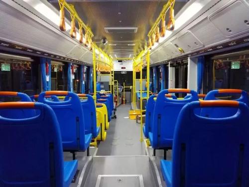 在公共汽车上遇到