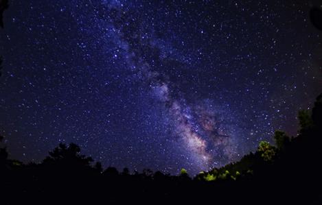 在我故乡的迷人夏日夜晚
