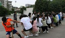 激动人心的拔河比赛