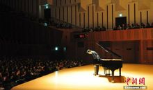 欣赏钢琴演奏会