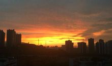 窗外的那第一朵朝霞