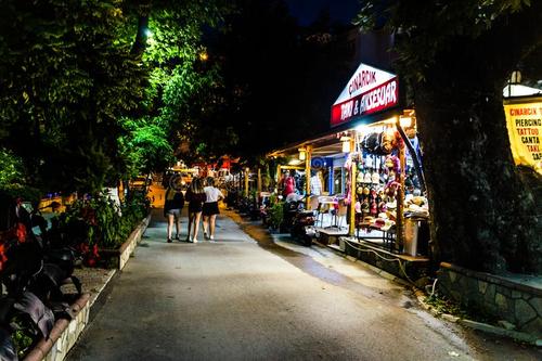 仲夏夜的街道