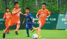 精彩激烈的足球比赛