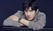 镜子前的四连拍