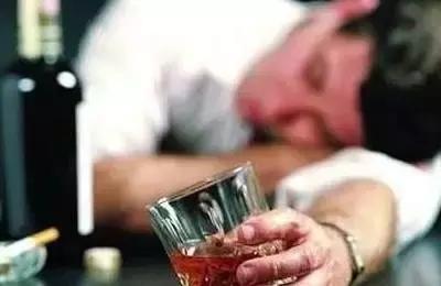 说服父亲停止饮酒