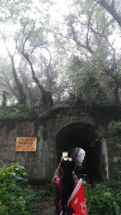 游览黄山炮台