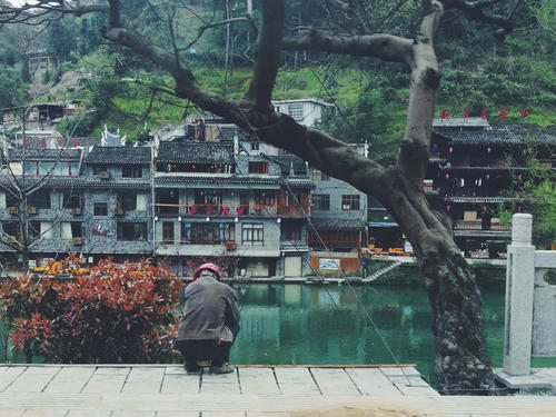 繁荣背后的思考