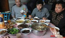 饭桌上的“大战”