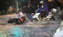 行走在狂风暴雨中