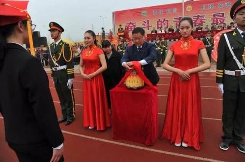 向青年许愿