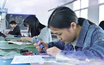 高中生活的喜悦和痛苦