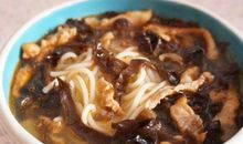 一碗木耳肉丝粉
