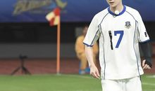 绿茵场上的足球少年