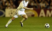 足球场上那奔跑的身影