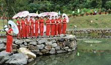 难忘那乡间的一抹红