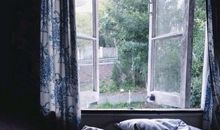 有时候我也想阳光从窗边进来