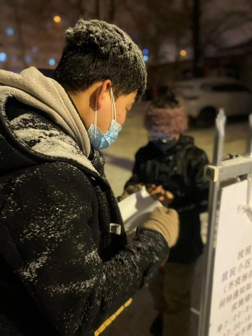 月光下的村庄，铁蛋哥从远方来