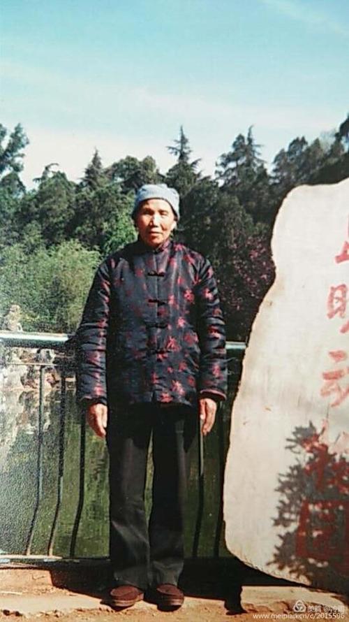 听奶奶讲过去的故事