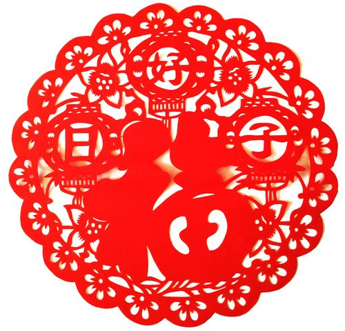 切开新的一年的窗花