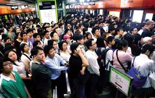 拥挤的地铁