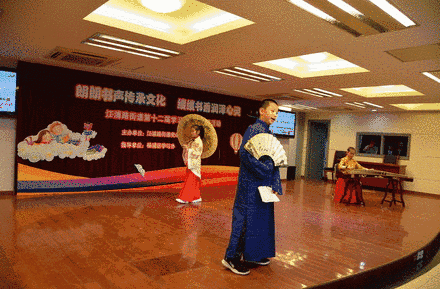 书的气味照亮了心脏