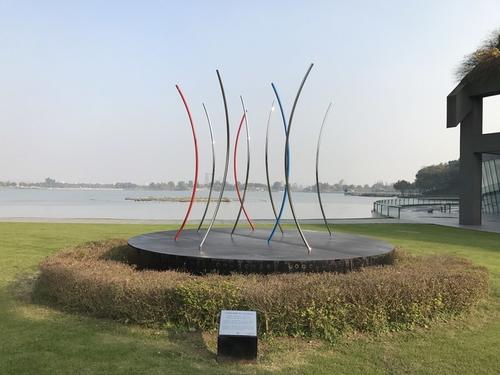 初冬的月亮湖公园