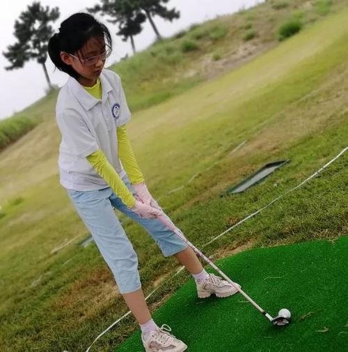 第一次打高尔夫球