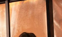 走在一片深情的目光里