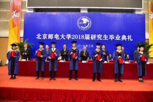 在高中毕业典礼上点亮每一个美丽的梦想演讲稿