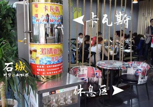拥挤的公交车也很漂亮