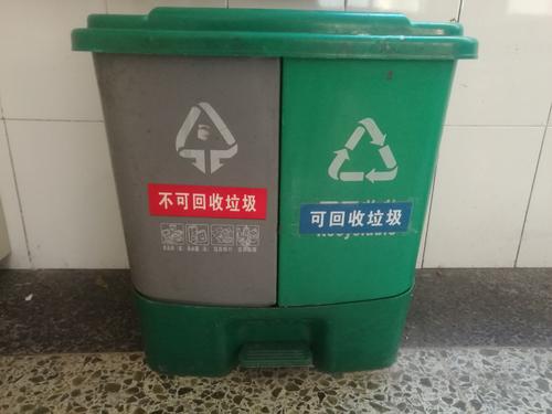 我们班上的“垃圾桶”