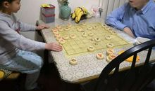 我和爸爸下象棋