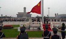 在天安门广场看升旗