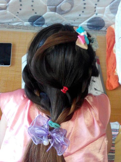 我帮赵奶奶梳头